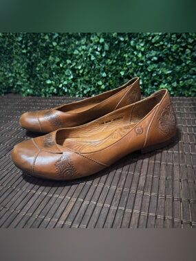 Women's Tan Leather Embossed Flats - Made in Mexico